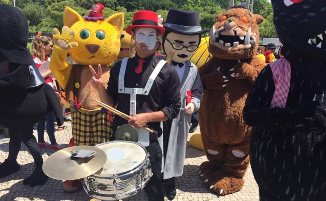 Desfile de mascotas, una de las actividades previas a la inauguración del encuentro. FOTO: Facebook/Feira do Livro de Lisboa.