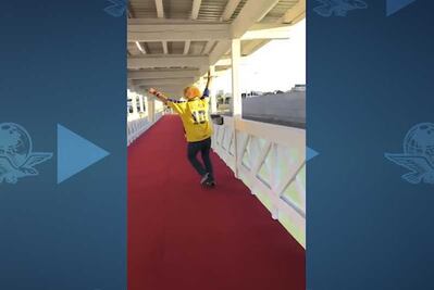 Festeja Carlos Valderrama el triunfo de la Selección Colombiana