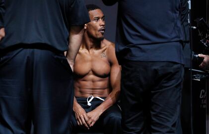 Multa a Daniel Jacobs por exceder peso en segundo pesaje