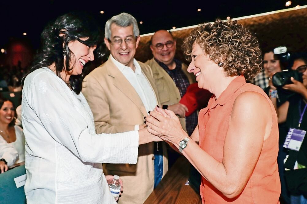 De izquierda a derecha, Mariana Sáiz, fundadora de Nosotrxs; Mauricio Merino y Jacqueline Peschard, presidenta del comité ciudadano del SNA (ARCHIVO. EL UNIVERSAL)