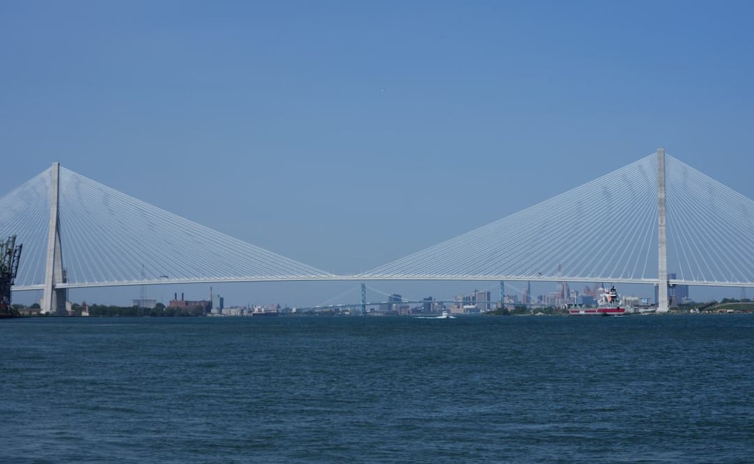 El puente internacional Gordie Howe, visto desde River Rouge, Michigan, conecta Detroit con Windsor, Ontario, el martes 14 de julio de 2026. Foto: AP