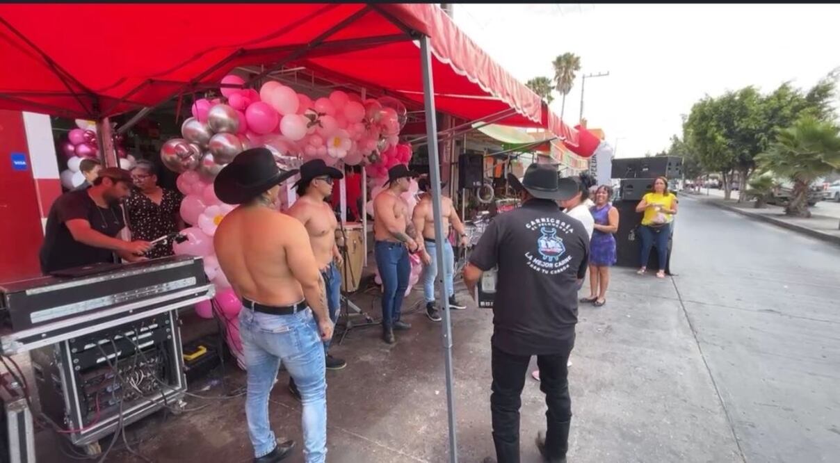 Una carnicería de San Luis Potosí festejó este Día de las Madres con strippers. (Foto: especial)