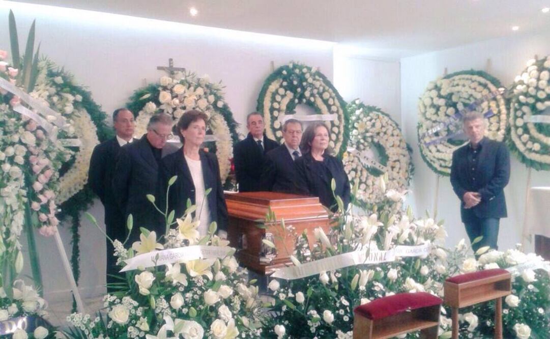 Los restos del arquitecto Teodoro González son velados en el Panteón Francés de Legaria. Al lugar asistieron familiares, colegas y funcionarios. FOTO: Ricardo Quiroga/EL UNIVERSAL.