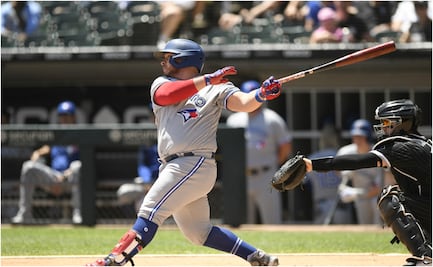 Alejandro Kirk hila su segundo día con jonrones