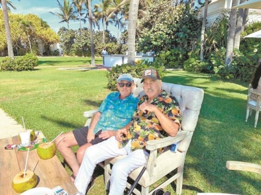Roberto Palazuelos hace de sus memes camisetas y gorras