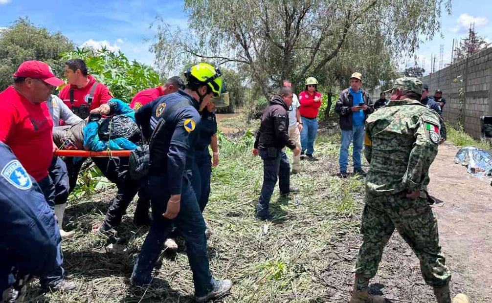 Mueren tres mujeres al ser arrastrados en una patrulla por corriente de un río en Puebla; policía sigue desaparecido.
Foto: Especial.