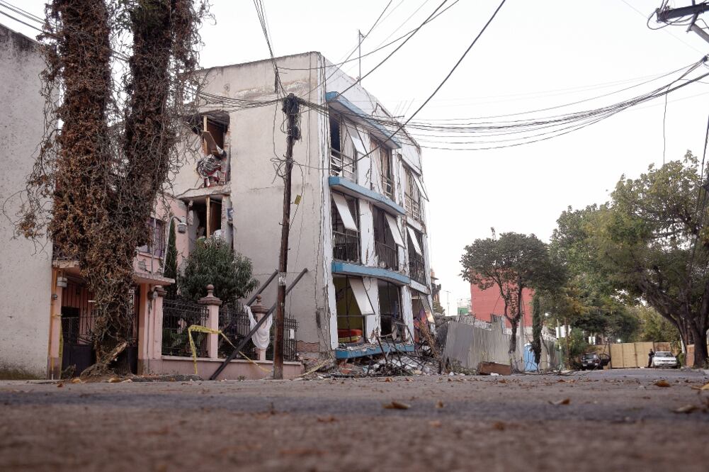 La demolición del condominio de Saratoga 714 había sido detenida en dos ocasiones. (ALONSO ROMERO. EL UNIVERSAL)