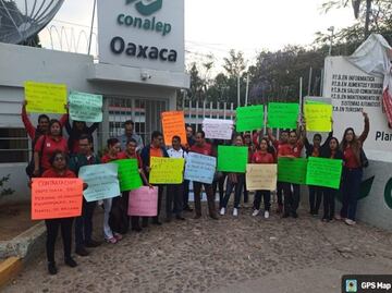 Protestan trabajadores del Conalep en Oaxaca; exigen pago de prestaciones y contratación de personal