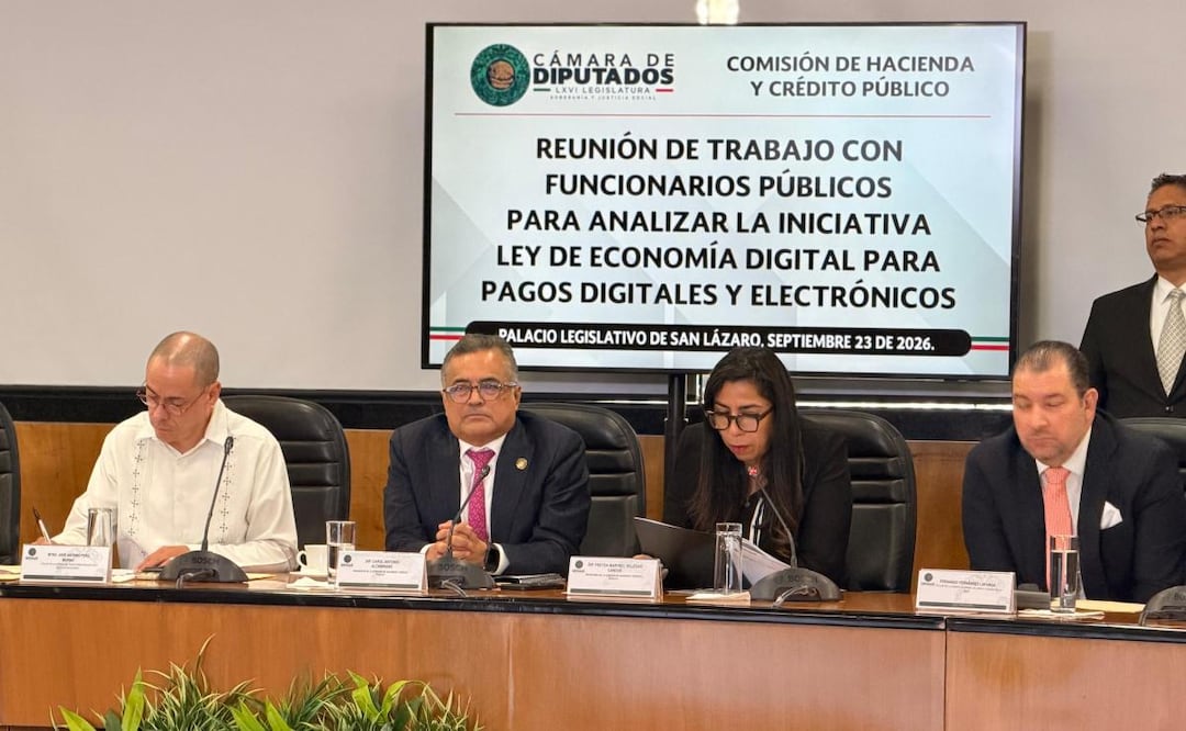 Integrantes de la Comisión de Hacienda y Crédito Público de la Cámara de Diputados junto a autoridades de la ATD, Banxico y la CNBV (23/09/2026). Foto: Especial