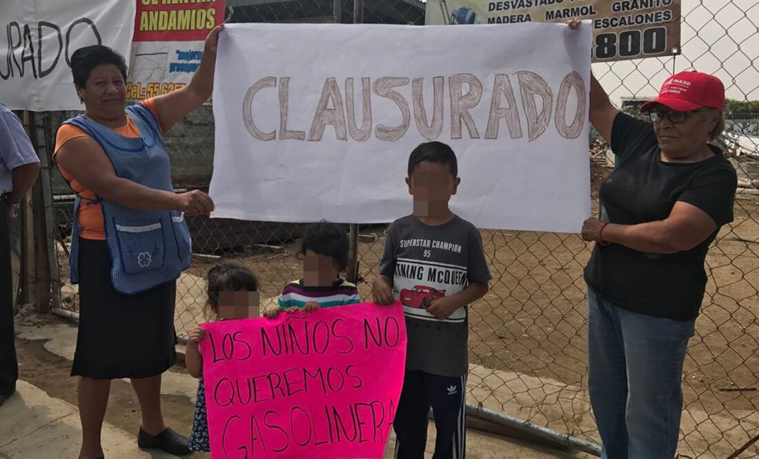 Vecinos "clausuran" gasolinera en la avenida Adolfo López Mateos