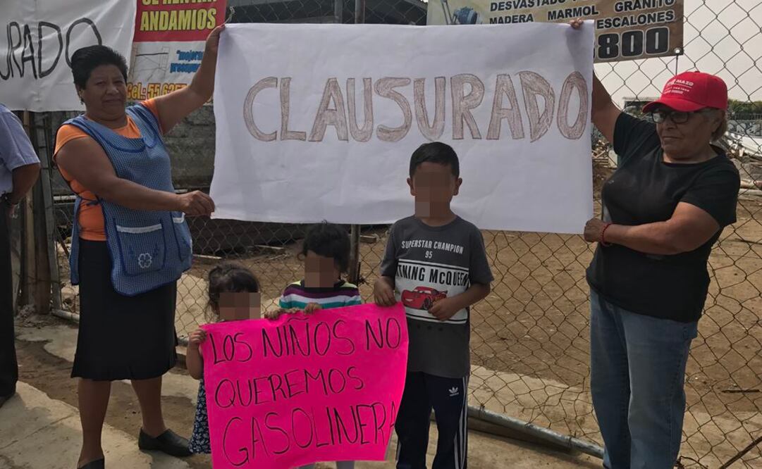 Vecinos "clausuran" gasolinera en la avenida Adolfo López Mateos