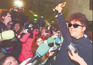 “Vida de Almodóvar es un fragmento de la vida de España”