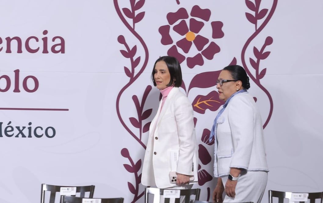 Debido a la ausencia de la presidenta Claudia Sheinbaum por un viaje diplomático, la conferencia es precedida por la secretaria de gobernación Rosa Icela Rodríguez. Foto: Gabriel Pano/EL UNIVERSAL