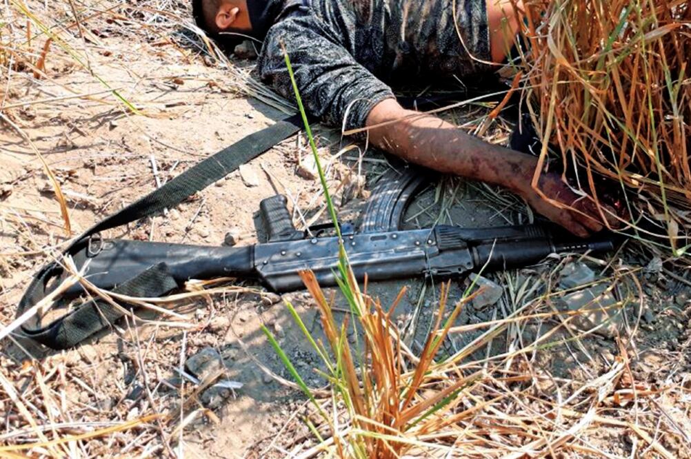 Cuando un grupo de la Policía Estatal hacía un recorrido de vigilancia, el martes pasado, se topó con 20 hombres armados a quienes les marcaron el alto, pero éstos respondieron con violencia. (CORTESÍA)