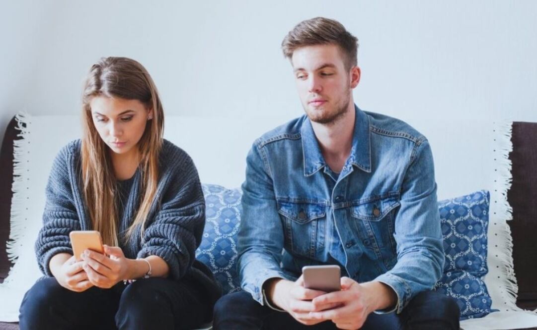 Los tutoriales subidos en YouTube justifican el cibercontrol y enseñan cómo espiar los contenidos del móvil de la víctima y siempre se plantean controlar a las mujeres