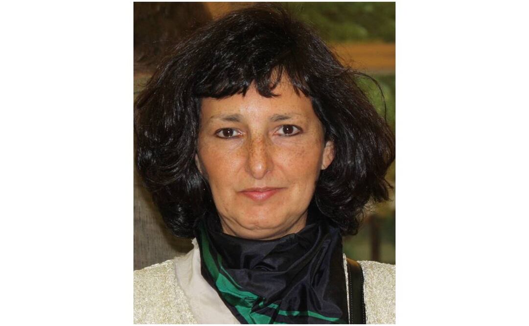 La lingüista María Eugenia Vázquez Laslop se ha ocupado de investigar las perífrasis verbales del español y de los actos de habla, así como de realizar estudios comparativos entre las variantes de México y España.