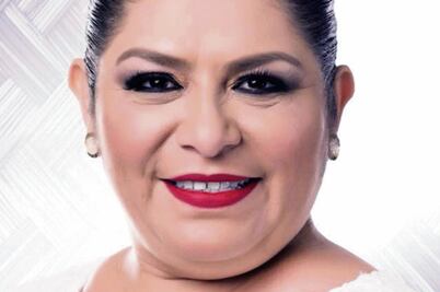 Le dan baño de pueblo... con una cubeta de agua fría