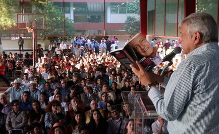 "Se enojan, pero la neta son mafia", dice López Obrador a PRI, PAN y PRD