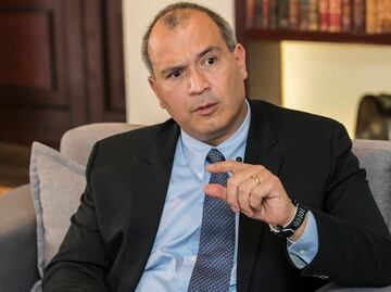 A petición de Interpol, INM emite alerta migratoria contra Carlos Treviño, exdirector de Pemex