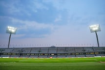 Grupo de personas intenta ingresar con boletos falsos al Pumas-América; autoridades los detectan