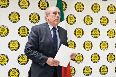 Pablo Gómez critica a Mancera, pero cobra en su nómina