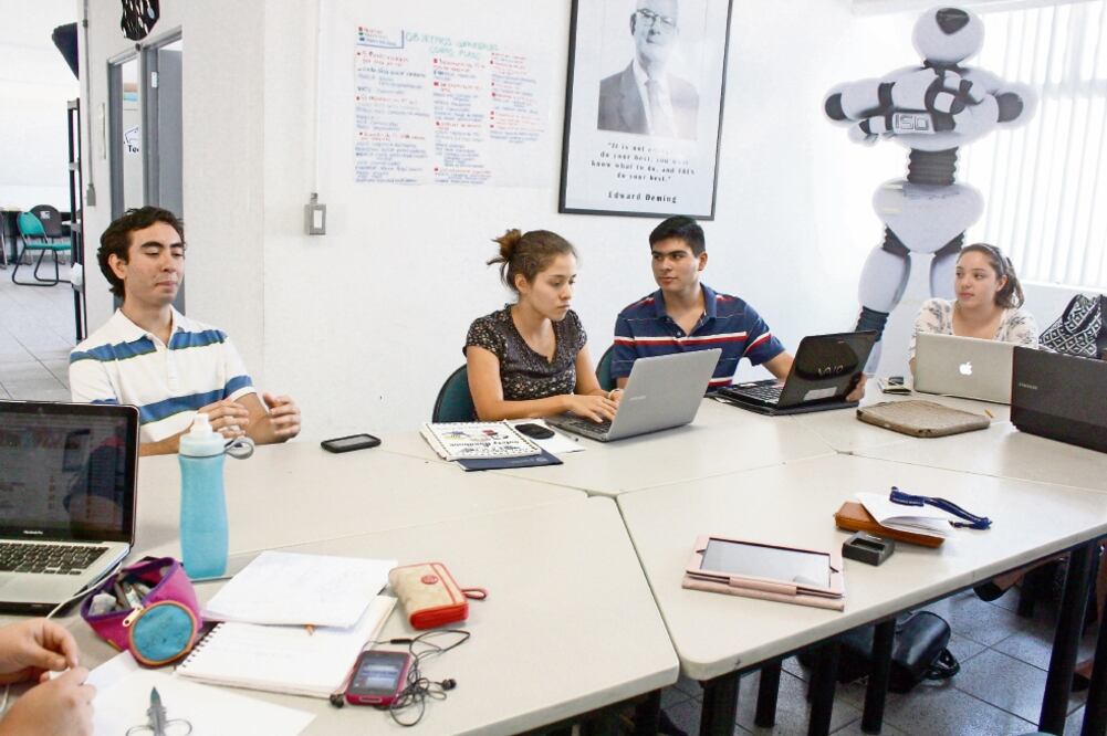 De acuerdo con Enrique Jacob Rocha, presidente del Inadem, se va a poner atención en los programas masivos que han beneficiado a 200 mil empresarios (ARCHIVO EL UNIVERSAL)