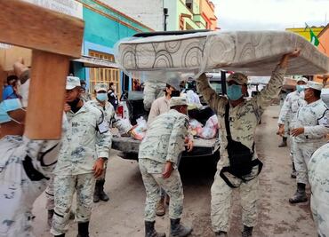 Guardia Nacional apoya en labores de remoción y limpieza a habitantes de Tula e Ixmiquilpan