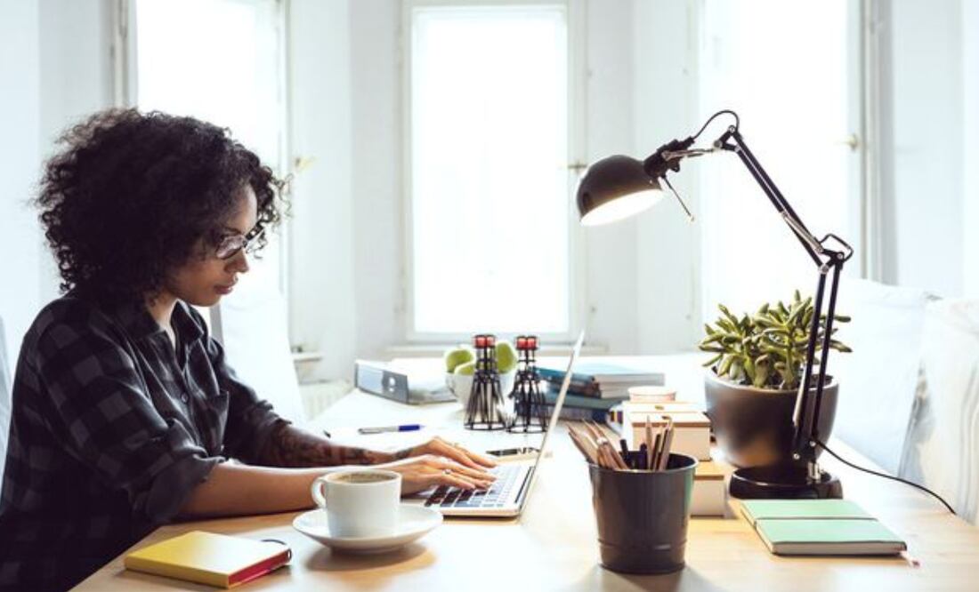 Aquí hay algunas soluciones que pueden ayudarte a ser más efectivo cuando el hogar también es tu oficina
