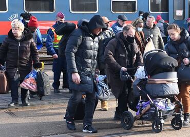 Cifra de refugiados que huyeron de Ucrania supera ya los 677 mil