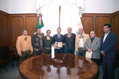 Gobernador de Querétaro dona predio para Charrería