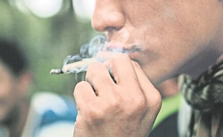 Estudiante de la UNAM inventa método para crear papel con colillas de cigarro