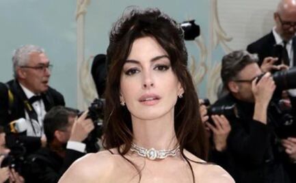¿Anne Hathaway es fan de Rosalía? Este guiño en la Met Gala lo confirma