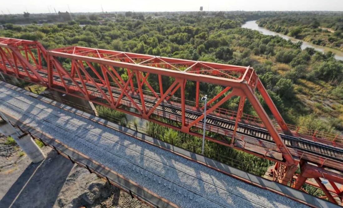 Canadian Pacific Kansas City (CPKC) informó este martes que ha completado la construcción del nuevo tramo del puente ferroviario internacional sobre el Río Grande de Laredo, Texas, a Nuevo Laredo, Tamaulipas. (17/12/24) Foto: Especial