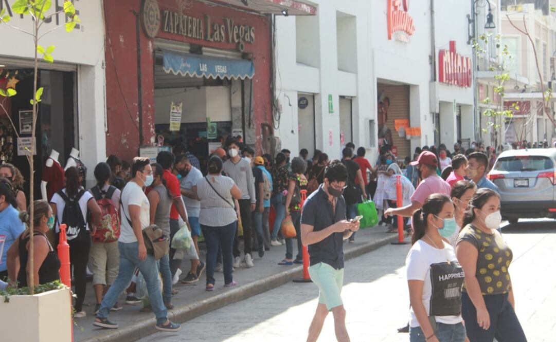 Personal de algunos establecimientos ya no tienen entre sus prioridades tomar la temperatura o sanitizar a los clientes que ingresan a sus locales. Foto: Especial