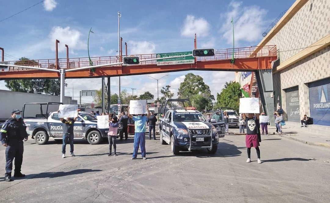 Los inconformes bloquearon la Vía Morelos y aseguraron que perdieron parte de su patrimonio. Foto: ESPECIAL