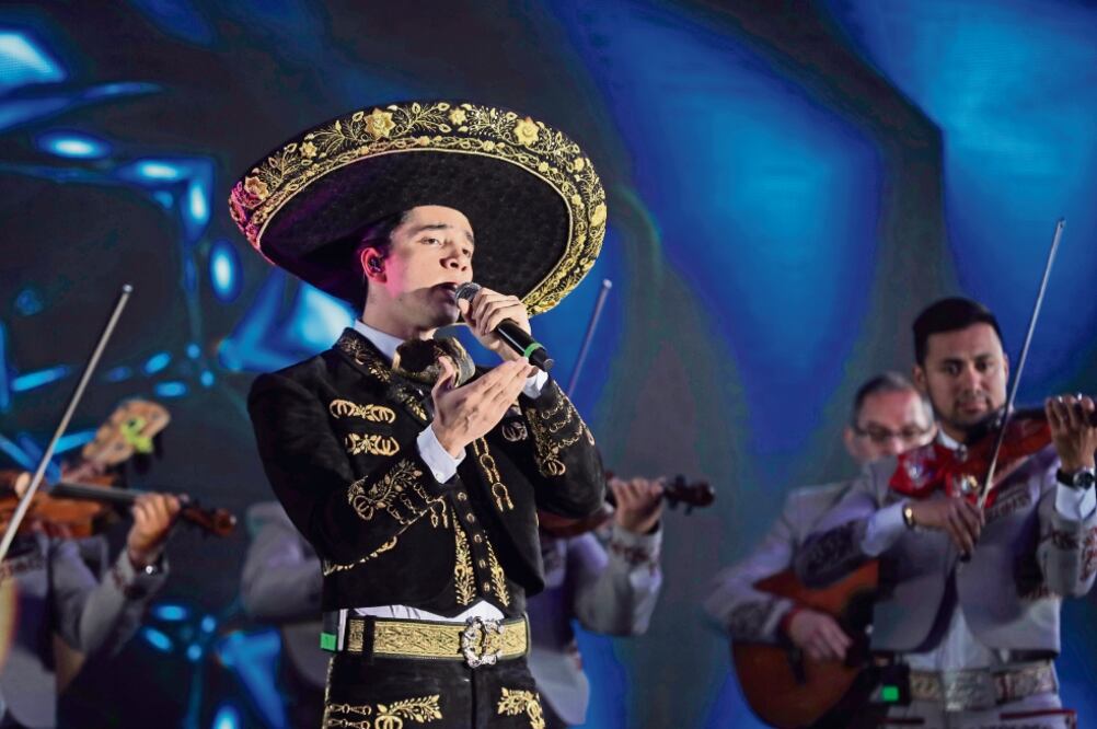El menor de los Fernández decidió cantar rancheras. Foto: IRVIN OLIVARES. EL UNIVERSAL