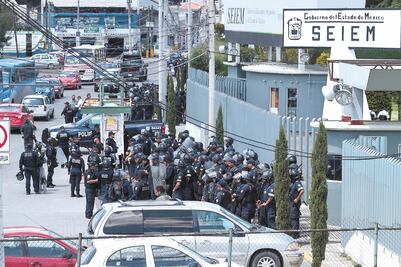 Presionan normalistas por plazas para egresados