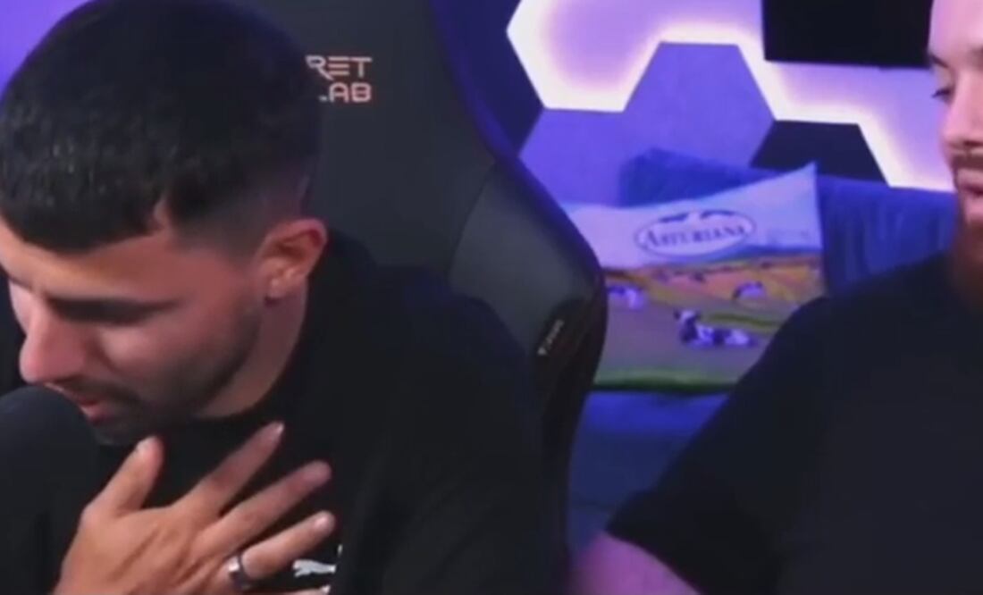 El Kun se tomó el pecho en plena transmisión / Foto: Especiales