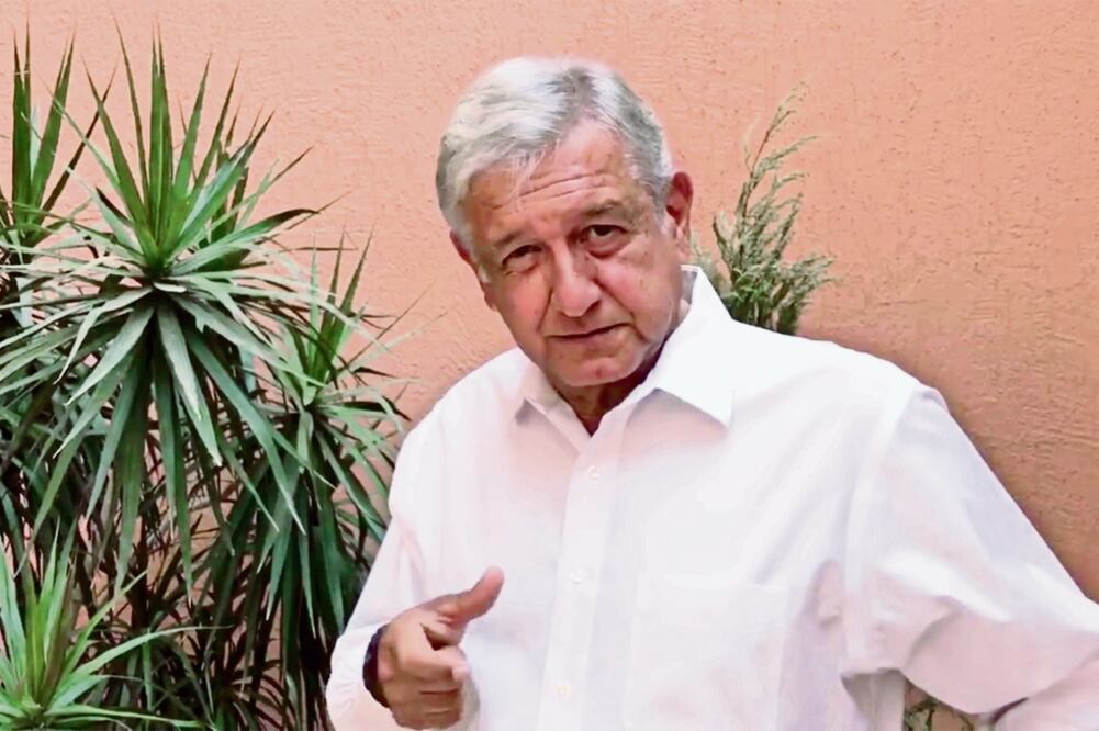 El presidente nacional de Morena, Andrés Manuel López Obrador, afirmó en Coahuila que el anuncio de PAN y PRD es “sólo una simulación”. (TOMADA DE VIDEO)