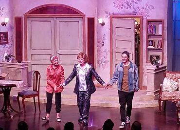 Jacqueline Andere pone de pie al público con su actuación en "100 m2 o El Inconveniente"