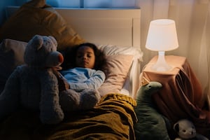 Regreso a clases 2026: ¿Cómo ajustar la rutina de dormir en los niños?; 5 consejos mejorar la calidad del sueño