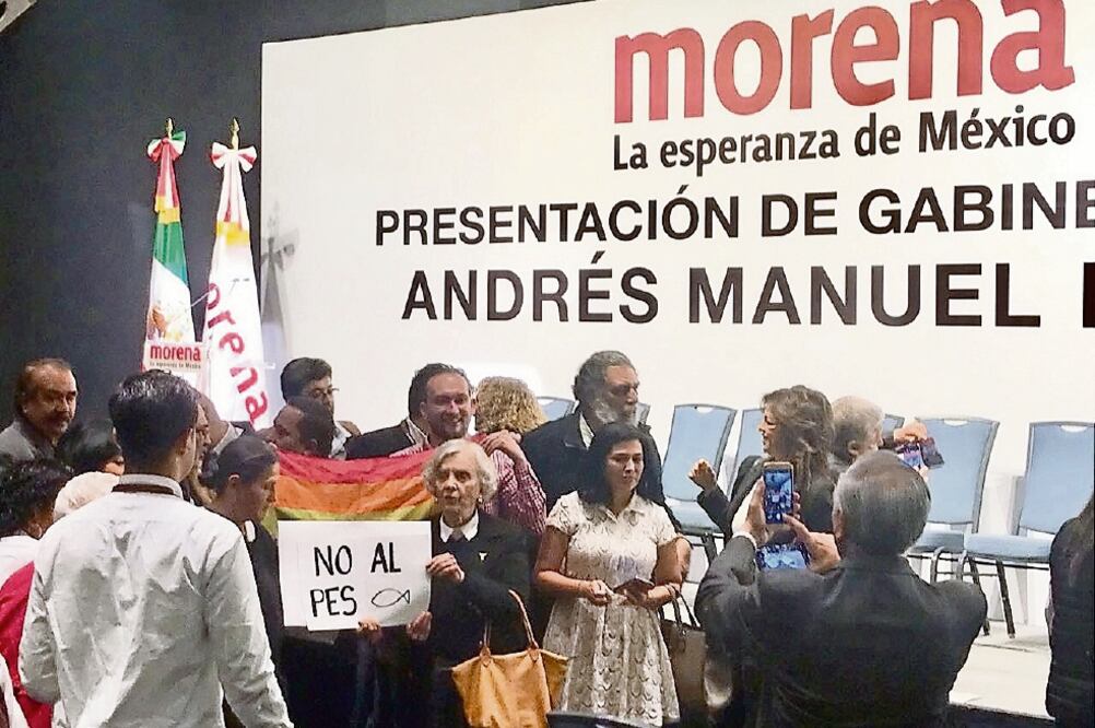 La escritora Elena Poniatowska y la actriz Jesusa Rodríguez protestaron en contra de la alianza de Morena con el Partido Encuentro Social. Foto: ESPECIAL