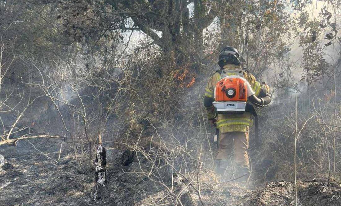 Las autoridades texcocanas recomendaron a la ciudadanía a no arriesgarse al intentar subir para apoyar el combate del fuego. Foto: Especial