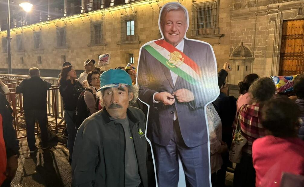 Festejan a AMLO afuera de Palacio Nacional. Foto: Pedro Villa y Caña/ EL UNIVERSAL
