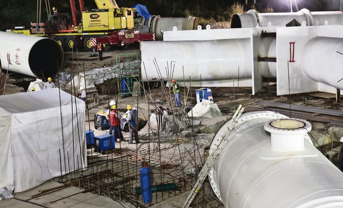 Conagua arrancó con el cambio de la tubería en la planta potabilizadora de Berros, en los límites de los municipios mexiquenses de Villa Victoria y Villa de Allende. Foto: JORGE ALVARADO. EL UNIVERSAL