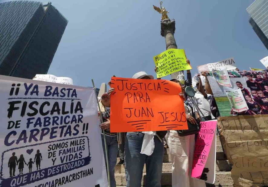 En la manifestación participaron aproximadamente 200 personas. Foto: Carlos Mejía / EL UNIVERSAL