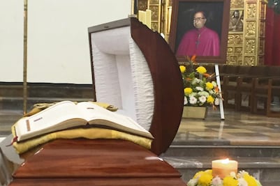 Velan a arzobispo en Catedral