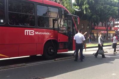 Metrobús L7 suspendió servicio por eventos en el Ángel de la Independencia