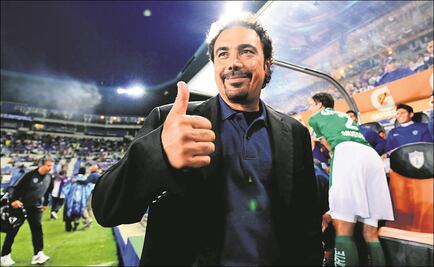 Hugo Sánchez, principal candidato para dirigir a Costa Rica