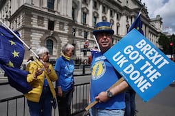 Cumple el Brexit 10 años, sin mucho que celebrar; aumentó la migración y la inversión se debilitó